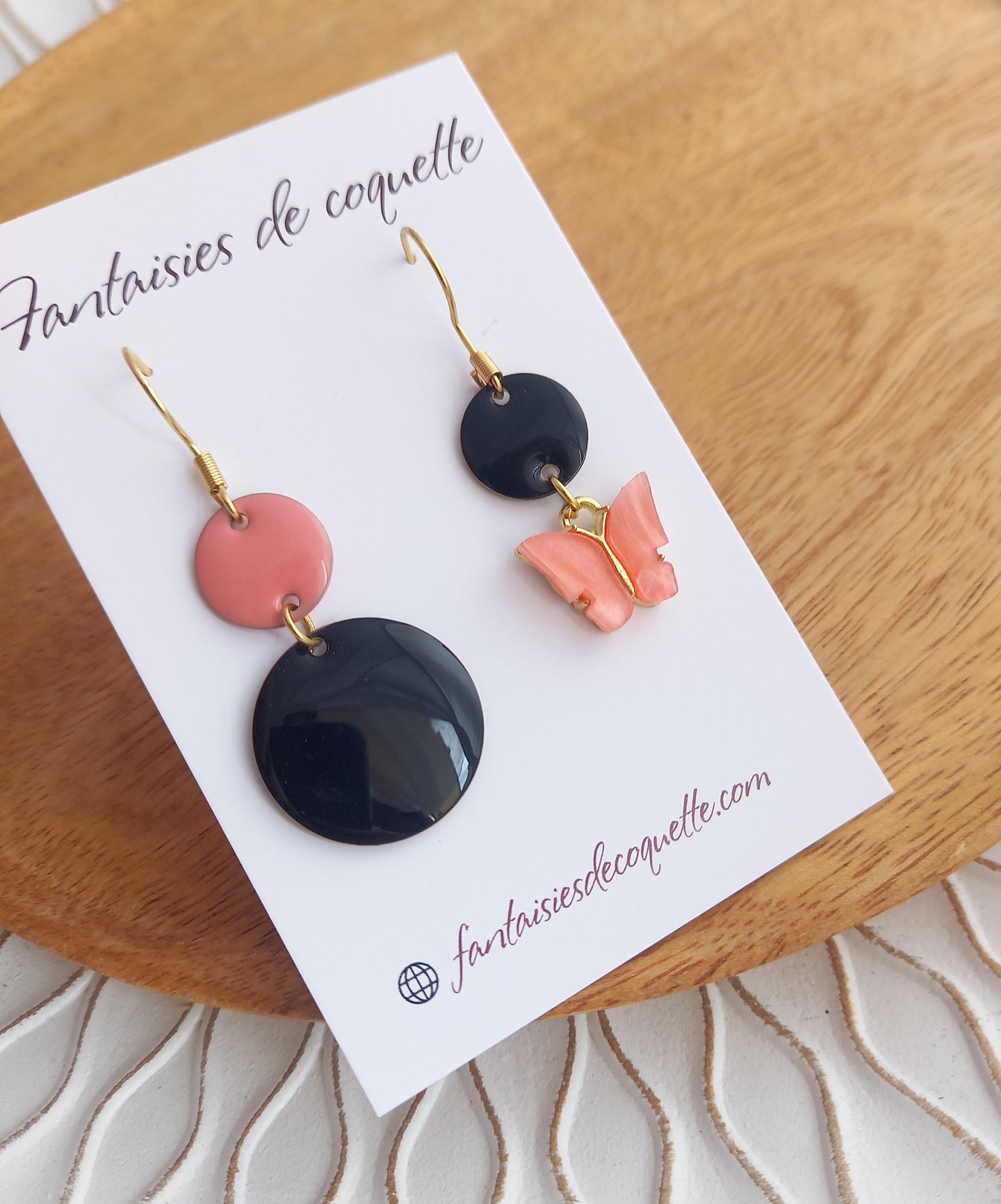 Boucles d'oreilles  dépareillées asymétriques  Noir corail ❤ Fait main ❤