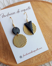 Charger l&#39;image dans la galerie, Boucles d&#39;oreilles  asymétriques  ❤ Fait main ❤  Noir doré