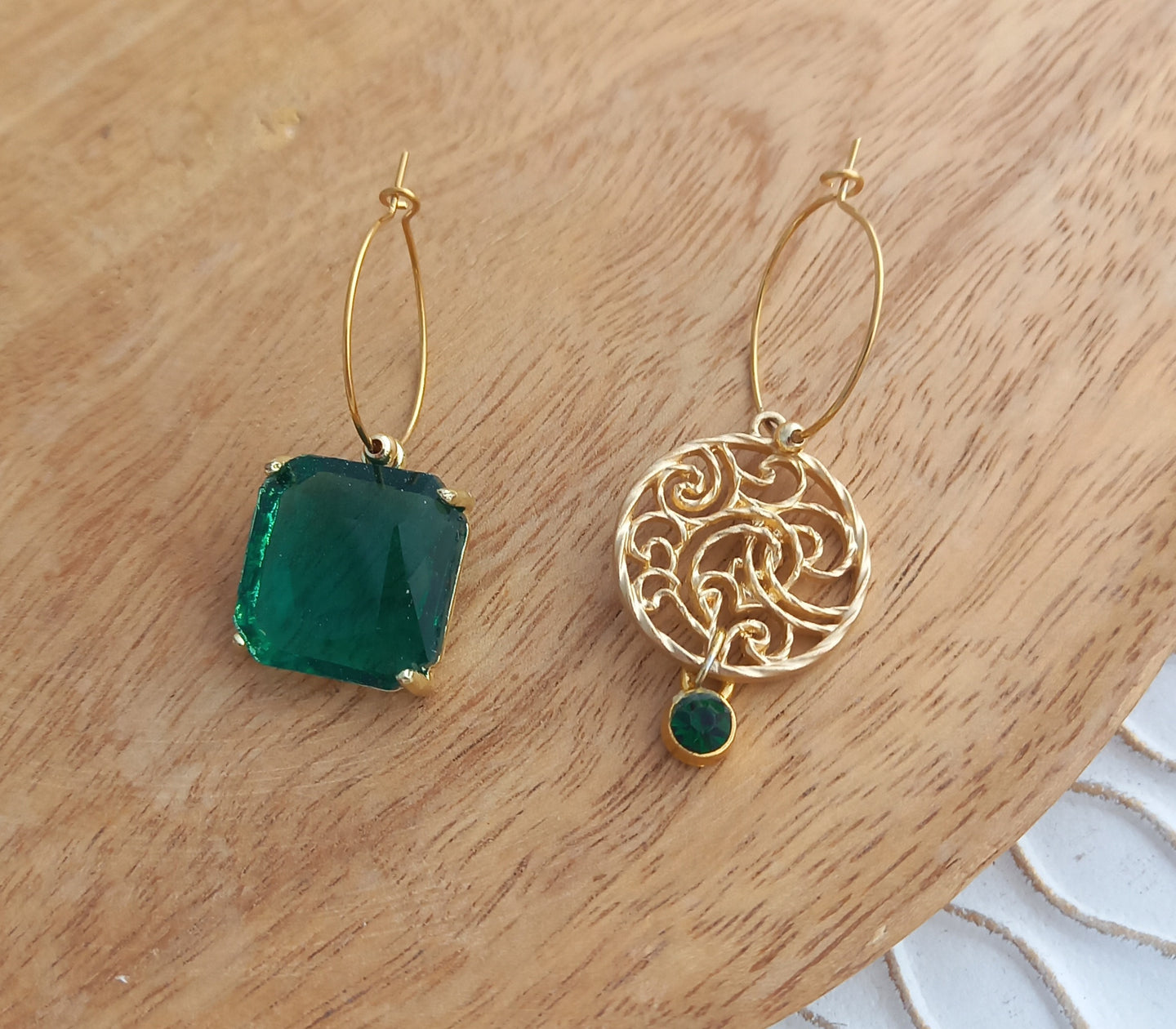 Boucles d'oreilles  dépareillées asymétriques  Vert ❤ Fait main ❤