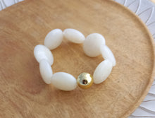 Charger l&#39;image dans la galerie, Bracelet  Perles acétate  Blanc  ❤ Fait main ❤