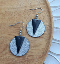 Charger l'image dans la galerie, Boucles d'oreilles   Acier inoxydable Créoles Cuir Gris Noir Fait-main