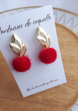 Charger l'image dans la galerie, Boucles d'oreilles  Clous dorés Tissu ❤ Rouge