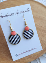 Charger l'image dans la galerie, Boucles d'oreilles illustrées Noir Blanc Corail   Acier inoxydable doré  Fait-main