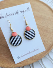 Charger l'image dans la galerie, Boucles d'oreilles illustrées Noir Blanc Corail   Acier inoxydable doré  Fait-main