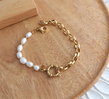 Charger l&#39;image dans la galerie, Bracelet Chainette Acier inoxydable doré  Ivoire  ❤ Fait main ❤