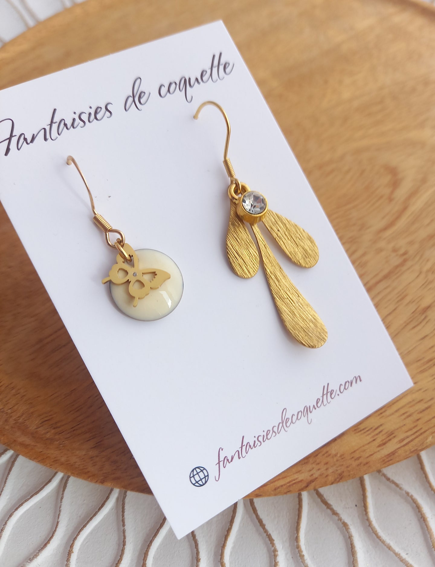 Boucles d'oreilles  dépareillées asymétriques  blanc ❤ Fait main ❤