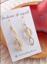 Charger l'image dans la galerie, Boucles d'oreilles asymétriques dorées  Acétate cristal transparent ❤ Fait main ❤