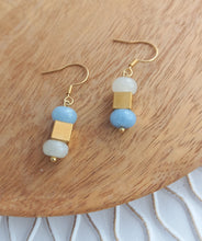 Charger l&#39;image dans la galerie, Boucles d&#39;oreilles  dépareillées asymétriques  Bleu blanc ❤ Fait main ❤