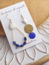 Charger l&#39;image dans la galerie, Boucles d&#39;oreilles  dépareillées asymétriques  Bleu blanc ❤ Fait main ❤