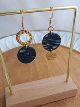 Charger l'image dans la galerie, Boucles d'oreilles  asymétriques dorées  Noir  gris Fait-main ❤ dépareillées