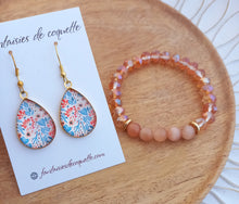 Charger l'image dans la galerie, Boucles d'oreilles   Gouttes illustrées Fleurs  dorées Orange ❤ Fait main ❤