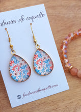Charger l'image dans la galerie, Boucles d'oreilles   Gouttes illustrées Fleurs  dorées Orange ❤ Fait main ❤