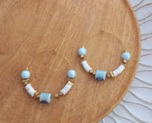 Charger l'image dans la galerie, Boucles d'oreilles Créoles Perles 💙 Bleu Blanc