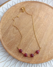 Charger l'image dans la galerie, Collier   acier inoxydable doré Perles rouges bordeaux    ❤
