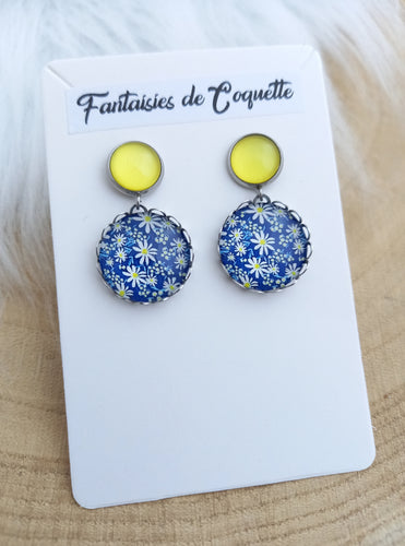 Boucles d'oreilles argentées Clous illustrées fleurs 🌸 Bleu Jaune Blanc 🌸  Fait-main