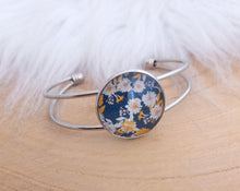 Charger l&#39;image dans la galerie, Bracelet jonc argenté illustration Petits fleurs  💟  Fait-main  💟  Bleu Jaune