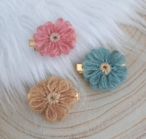 Barrette fleur en laine 🌸  Couleur au choix