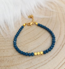 Charger l&#39;image dans la galerie, Bracelet fin Perles de verre Bleu pétrole doré   Etoiles ❤  Fait-main