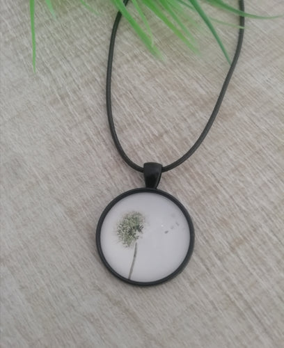 Collier   Pendentif illustré Fleurs à souffler noir blanc  argenté    ❤ Fait main ❤